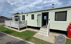 Golden Palm Resort - Palm Grove 3 - Pet Friendly & Wifi - Meadow Lakes Caravan & Lodge Hire